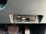 ビルドインタイプのETC機器付き! 足元で邪魔にならず、スッキリ収納されています。 ETCご利用になる場合は、別途セットアップ作業が必要なので、当社にお任せください!