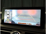 パノラミックビューモニター。車両を上から見たような映像を表示。運転席から目視しにくい車両周囲の状況をリアルタイムで確認できます。