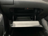 車検証入れになどにも使える便利な収納BOXあります。