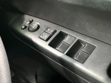【電動格納ミラー】サイドミラーは電動格納式となっており、狭い駐車場でもキズがつくリスクを抑えられます。