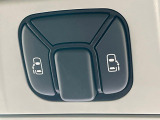 【両側パワースライドドア】スマートキーや運転席のスイッチで後席両側スライドドアの開閉が可能♪電動だから力を入れてドアを開ける必要が無く、小さなお子様でも簡単に開け閉めでき快適です♪