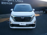 LEDヘッドライトは、本当に明るくて安全です。暗い夜道からお客様を守ってくれます。運転しやすいですし、黄色いハロゲンライトと見比べてください。