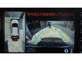 パノラミックビューモニター付きです。車両を上から見たような映像をディスプレイオーディオ画面に表示。運転席からの目視だけでは見にくい、車両周辺の状況をリアルタイムでしっかり確認できます。