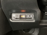 ハンドルの左下にETCがついています。高速道路の料金所の通過も楽々です。カードの取り出しもしやすい場所についています。