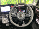【ステアリングヒーター】冬場に冷たくなりやすい革巻きステアリングを、スイッチ一つで素早く適温に!エアコンよりも早く温まってくれるので、寒い日の運転も快適になりますね♪