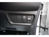横滑り防止装置のVSAオフスイッチはこちら。