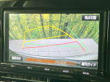 【バックカメラ】駐車時に後方がリアルタイム映像で確認できます。大型商業施設や立体駐車場での駐車時や、夜間のバック時に大活躍!運転スキルに関わらず、今や必須となった装備のひとつです!
