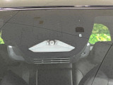 【トヨタセーフティセンス】走行中に前方の車両等を認識し、衝突しそうな時は警報とブレーキで衝突回避と被害軽減をアシスト。より安全にドライブをお楽しみいただけます。
