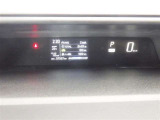 とっても見やすいメーターです。夜間時はラグジュアリーな気分にさせてくれる照明が魅力ですので、夜のドライブも楽しみになりますよ♪
