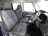 ゆったり室内で運転もしやすいです♪使い勝手の良い配置も考えられています!!