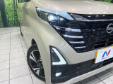 【LEDヘッドライト】悪天候や夜間走行時も良好な視界を確保し安心して運転できる高輝度LEDヘッドライトを装備!点灯速度が早く、消費電力も抑えられています。