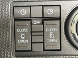【両側パワースライドドア】スマートキーや運転席のスイッチで後席両側スライドドアの開閉が可能♪電動だから力を入れてドアを開ける必要が無く、小さなお子様でも簡単に開け閉めでき快適です♪