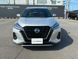 日産のブランドを象徴するVモーショングリルです。