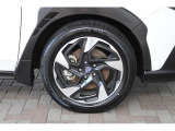 タイヤサイズは225/55R18 純正アルミホイール装着です!