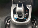 軽快な操作感が気持ちいいハイブリッド専用セレクトレバー