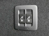 リヤシートも電動リクライニング式です。リラックスできるシート位置でゆっくりくつろげます。