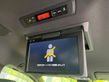 【フリップダウンモニター】大画面モニターで後席でもエンタメをお楽しみいただけます。小さなお子様にも大人気の装備です♪