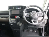 運転席から各種ボタンの操作がしやすいように設計されたデザイン。シンプルなつくりなので、運転が苦手な方も安心して運転することができます。