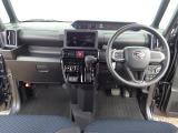 痛みの出やすい運転席シートの角、フロアマット、座面、ともに良好です