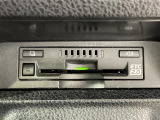 【ETC】有料道路を利用する際に料金所で停止することなく通過できる、ETC車載器(ノンストップ自動料金収受システム機器)が装備されています。セットアップを行うことで利用可能になります。
