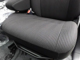 納車前に12ヶ月点検・エンジンオイル交換・バッテリー交換・ワイパーゴム交換・キーレス、キーフリーの電池交換を実施しております。ダイハツの整備士がきっちりと点検したお車をお届けいたします!