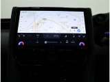 純正メーカー14インチHDディスプレイオーディオ&ナビキット装備!インパネ中央部のディスプレイに、オーディオ機能とスマホ連携機能を搭載!ナビキットを装着しており、車載ナビ もご利用いただけます。