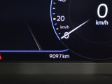 走行距離は9,097km。メーター内に明確に表示され、車両状態の把握がしやすくなっています。