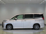 両側パワースライドドア付きだから、狭い駐車スペースなどでの 乗り降りラクラク!小さなお子さまのいるご家庭には嬉しい装備。