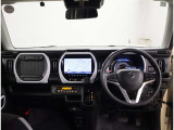 オシャレなインテリアで運転する気分も盛り上がりますよね^^
