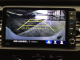 【バックカメラ】運転が苦手な方も車庫入れラクラクです!ギアをリバースに入れれば自動的に切り換わりますので、面倒な操作は不要です♪狭い駐車場もお車を傷つけず安心ですね!