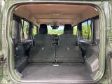 普段のお買い物や通勤、送迎等に十分な荷室スペースを確保しております。セカンドシートを倒すと、大きな荷物の積載も可能です♪