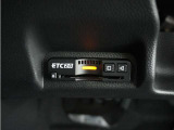 ◆ETC2.0装着◆進化したドライブ体験。料金収受システムだけだったETCが生まれ変わって、高速道路を賢く使うETC2.0に進化しました。多彩な情報サービスが便利で快適なドライブ体験を提供します。