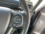 【アダプティブ・クルーズ・コントロール】予め設定した車速内でクルマが自動的に加減速。 前走車との適切な車間距離を維持しながら追従走行し、高速道路でのドライバーの疲労を軽減。「安全」をお求めください。