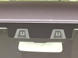 【スズキ セーフティサポート】走行中に前方の車両等を認識し、衝突しそうな時は警報とブレーキで衝突回避と被害軽減をアシスト。より安全にドライブをお楽しみいただけます。