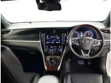 オシャレなインテリアで運転する気分も盛り上がりますよね^^