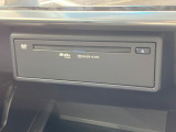 【CD/DVDデッキ】オプションのCD/DVDデッキを搭載。ディスプレイオーディオでエンタメをお楽しみいただけます。