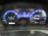 運転席のメータパネル類は常に視界に入る場所ですので、大事なチェックポイントです。ぜひ実際にご乗車ください。