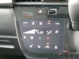 電動パーキングブレーキ装備!また、オートブレーキホールド機能もありますので、停車時ブレーキペダルから足を離してもブレーキ力を保持しているので動き出しません。(アクセルペダルを踏むと解除され発進します)