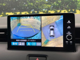 【マルチビューカメラシステム】専用のカメラにより、上から見下ろしたような視点で360度クルマの周囲を確認することができます☆死角部分も確認しやすく、狭い場所での切り返しや駐車もスムーズに行えます。