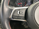 ◆クルーズコントロールにレーダーセンサーを組み合わせ、先行車を測定し設定されたスピードを上限に自動で加減速を行います。一定の車間距離を維持することで、長距離走行でのドライバーの疲労を低減させます。