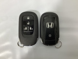 スマートキー付きですからドアロックの開閉およびエンジンスタートが楽々です。電動スライドドアの開け閉めもボタンで操作できます。スペアキーも同じものを用意しております。