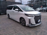 広々とした車内空間に優れた燃費性能。更にデザインも上質で人気のお車です!