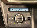車内空調は&rdquo;AUTOエアコン&rdquo;にお任せ。運転に集中出来ますよ!