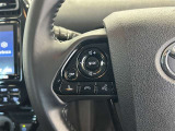運転中、オーディオの操作をしてて、ハッとしたことはありませんか?ステアリングスイッチは、運転中でもハンドルでオーディオの操作が可能です。安全なドライブをサポートします。