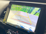 【バックカメラ】駐車時に後方がリアルタイム映像で確認できます。大型商業施設や立体駐車場での駐車時や、夜間のバック時に大活躍!運転スキルに関わらず、今や必須となった装備のひとつです!