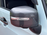 [ウィンカーランプ付ドアミラー]おしゃれな車の必須装備!ドアミラーにウインカーが付いているので、視認性もアップ!!