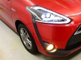 LEDヘッドライトです。デザイン性がよくとても明るいので、夜間の走行や悪天候でも安心です。しかも長寿命!