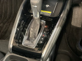 乗降がしやすい運転席。高さが調節できて小柄な方でも運転しやすいポジションをとることができます。