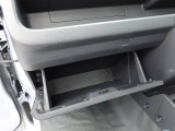 お車を購入される際はご不明な点や不安な点もあるかと思いますが、困ったらお気軽にご相談下さい! 0566-71-1630 までお電話頂ければ当店のスタッフがじっくりお話を聞かせて頂きます!