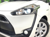 【LEDヘッドライト】悪天候や夜間走行時も良好な視界を確保し安心して運転できる高輝度LEDヘッドライトを装備!点灯速度が早く、消費電力も抑えられています。